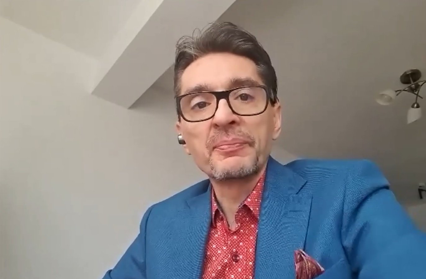 Noile modificări fiscale: Ai PFA? Nu prea mai merită să-l ții din 2024. O idee: treci pe SRL cu impozit pe profit sau microîntreprindere - HotNews.ro