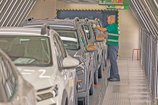 Maşini de peste 11 mld. euro s-au produs în 2023 în România: producţia Dacia a...